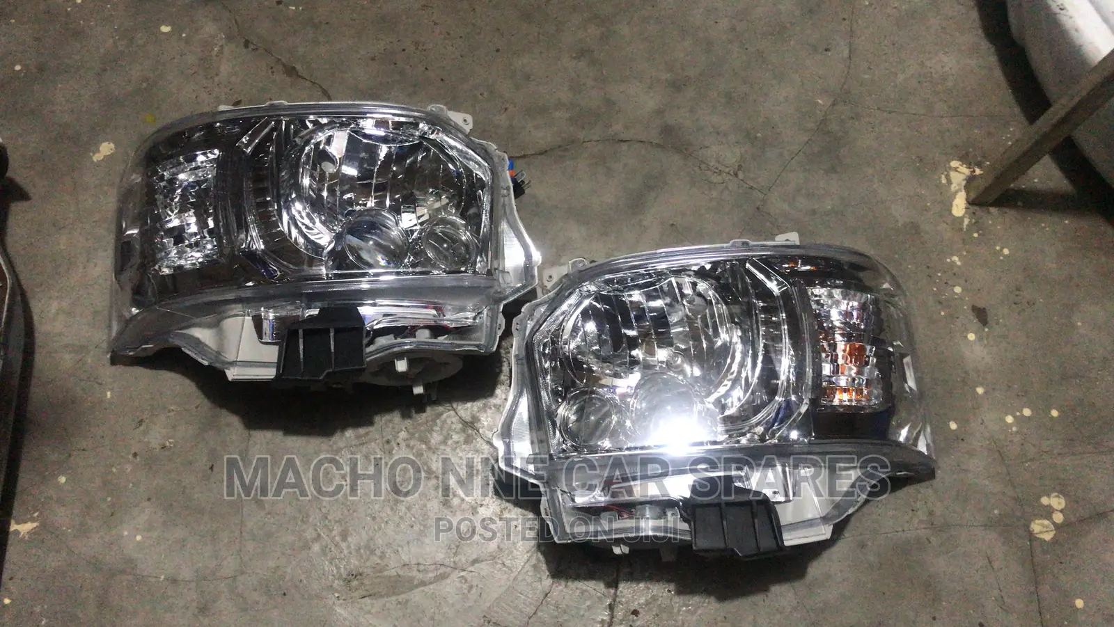 Toyota Hiance 9l (Two Focus) Headlight