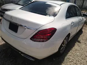 Mercedes-Benz C180 2016 Pearl