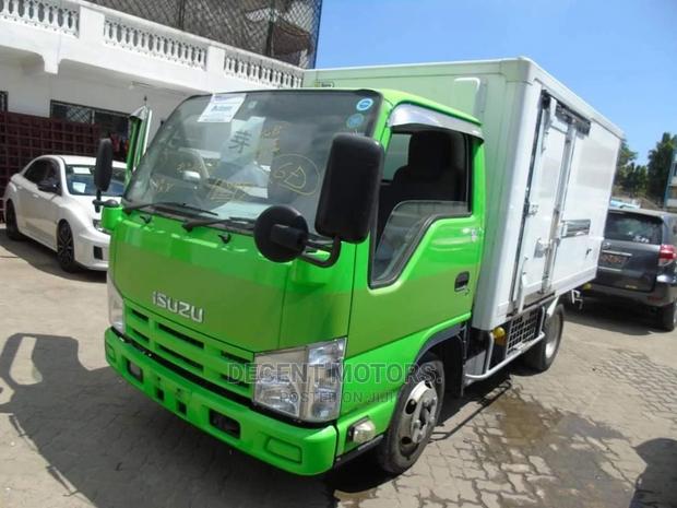 Isuzu ELF Truck 2012 Green