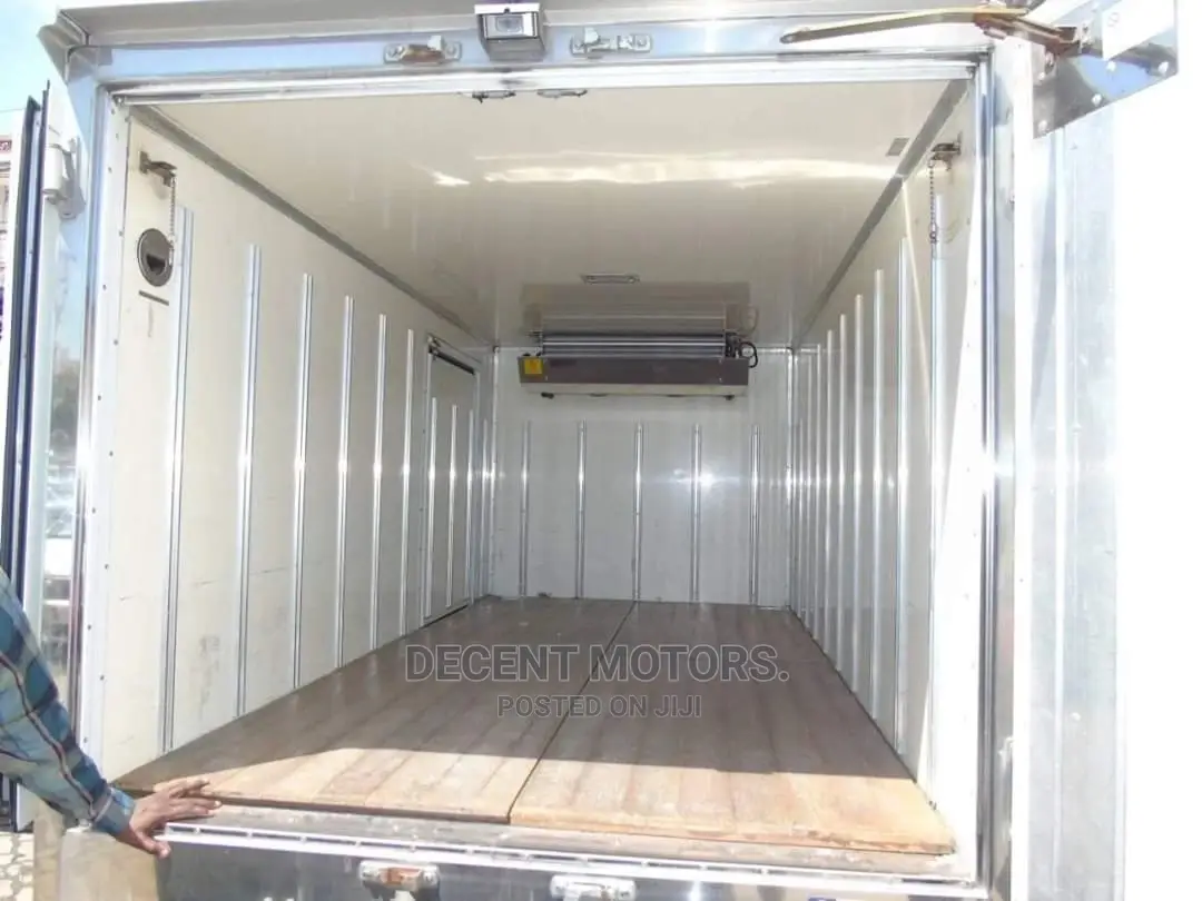 Isuzu ELF Truck 2012 Green