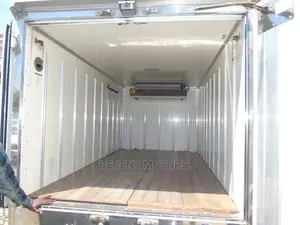 Isuzu ELF Truck 2012 Green