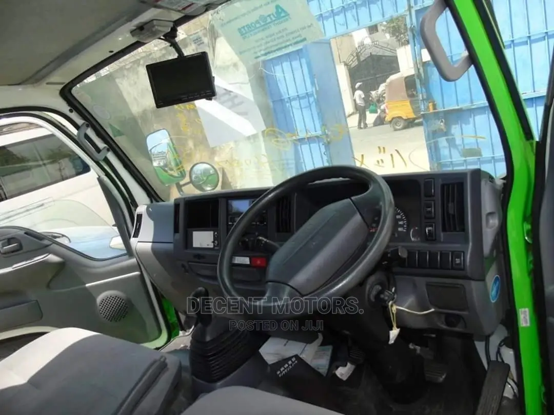 Isuzu ELF Truck 2012 Green