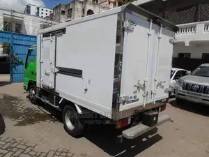 Isuzu ELF Truck 2012 Green