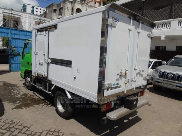 Isuzu ELF Truck 2012 Green - thumbnail 5