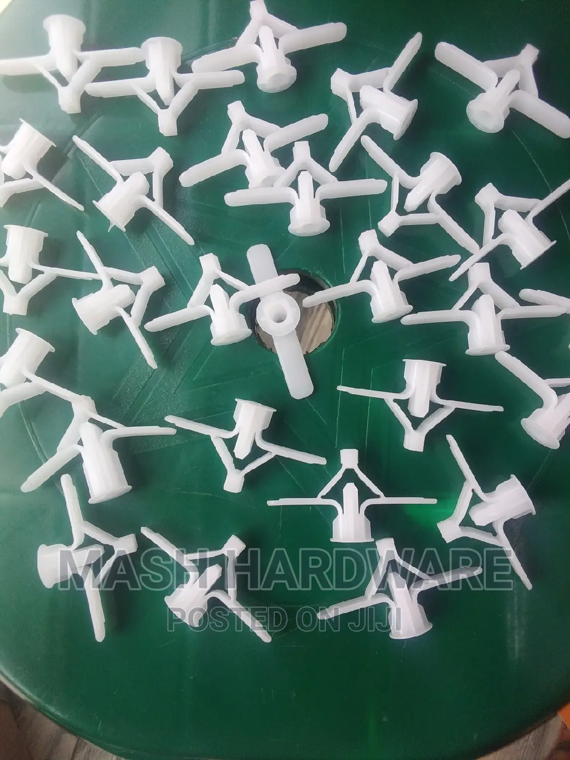 6 and 8mm Butterfly Wall Plugs