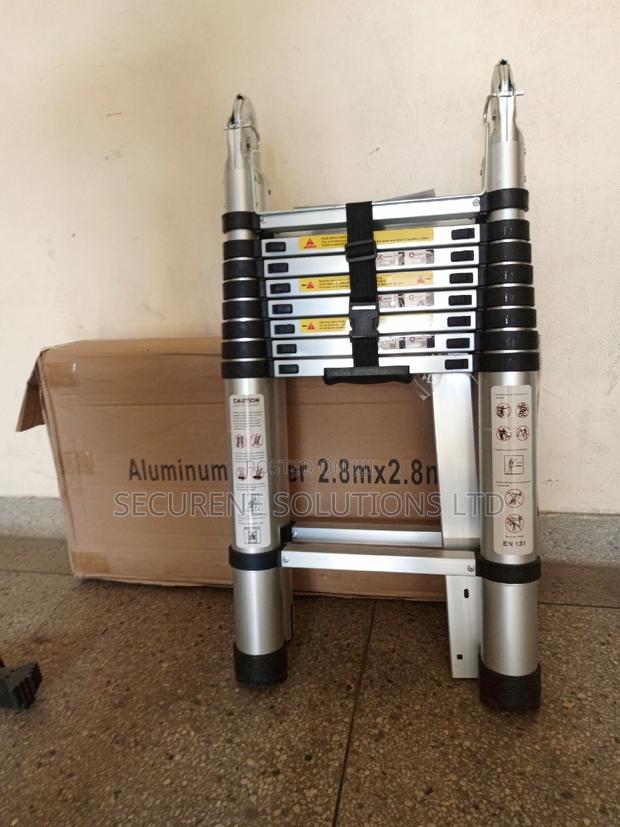 5.6m (2.8m+2.8m) Double-sided Telescopic Aluminium Ladder - thumbnail 2