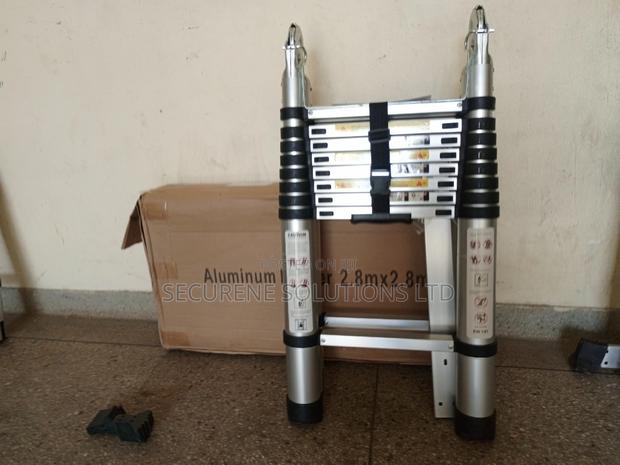 5.6m (2.8m+2.8m) Double-sided Telescopic Aluminium Ladder - thumbnail 3