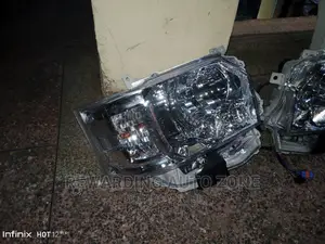 9L.Toyota Hiace Headlights Xenon.