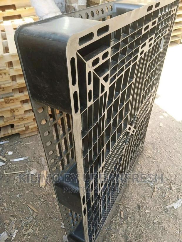 Plastic Pallets Available - thumbnail 2