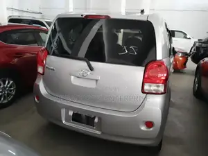 Toyota Porte 2016 Silver