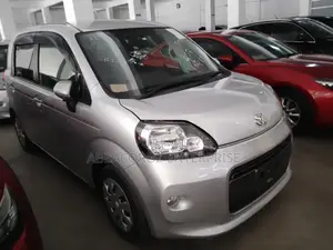 Toyota Porte 2016 Silver