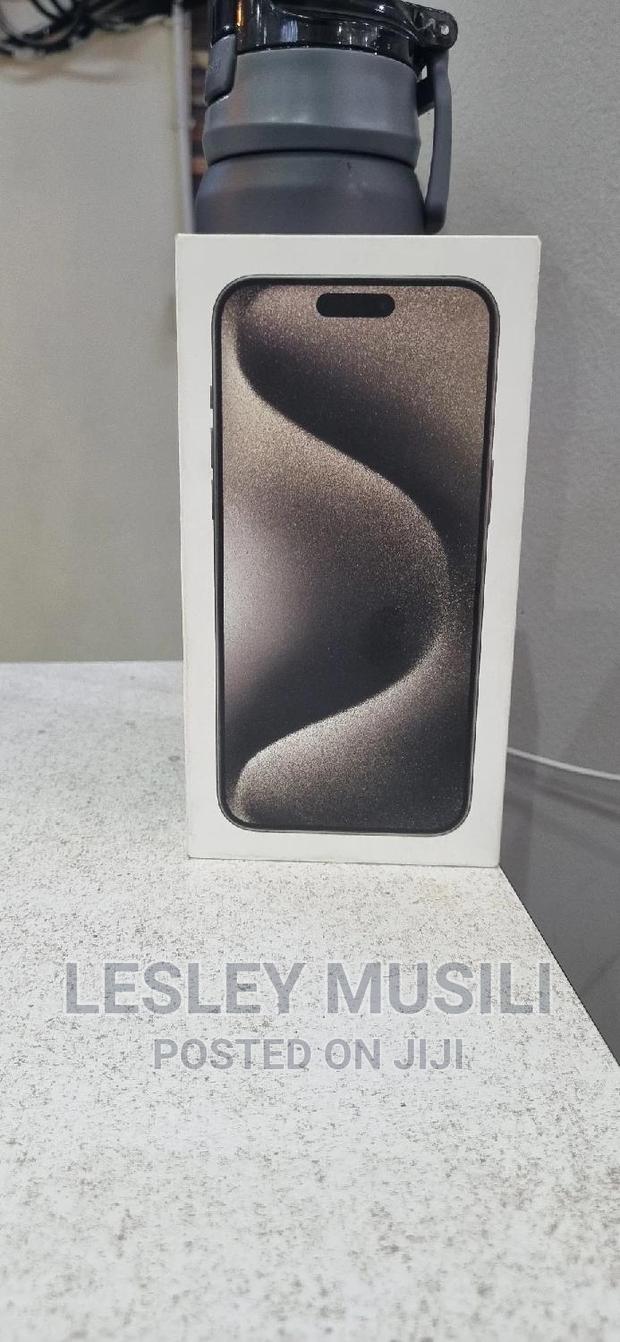 New Apple iPhone 15 Pro Max 256 GB Black - main view