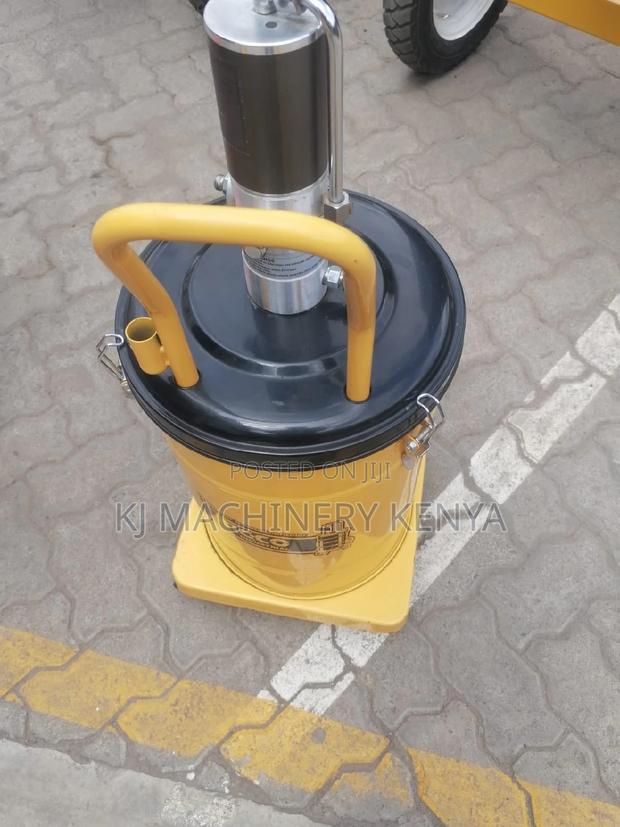 Industrial Pneumatic Air Greese Lubricator-30 Litres