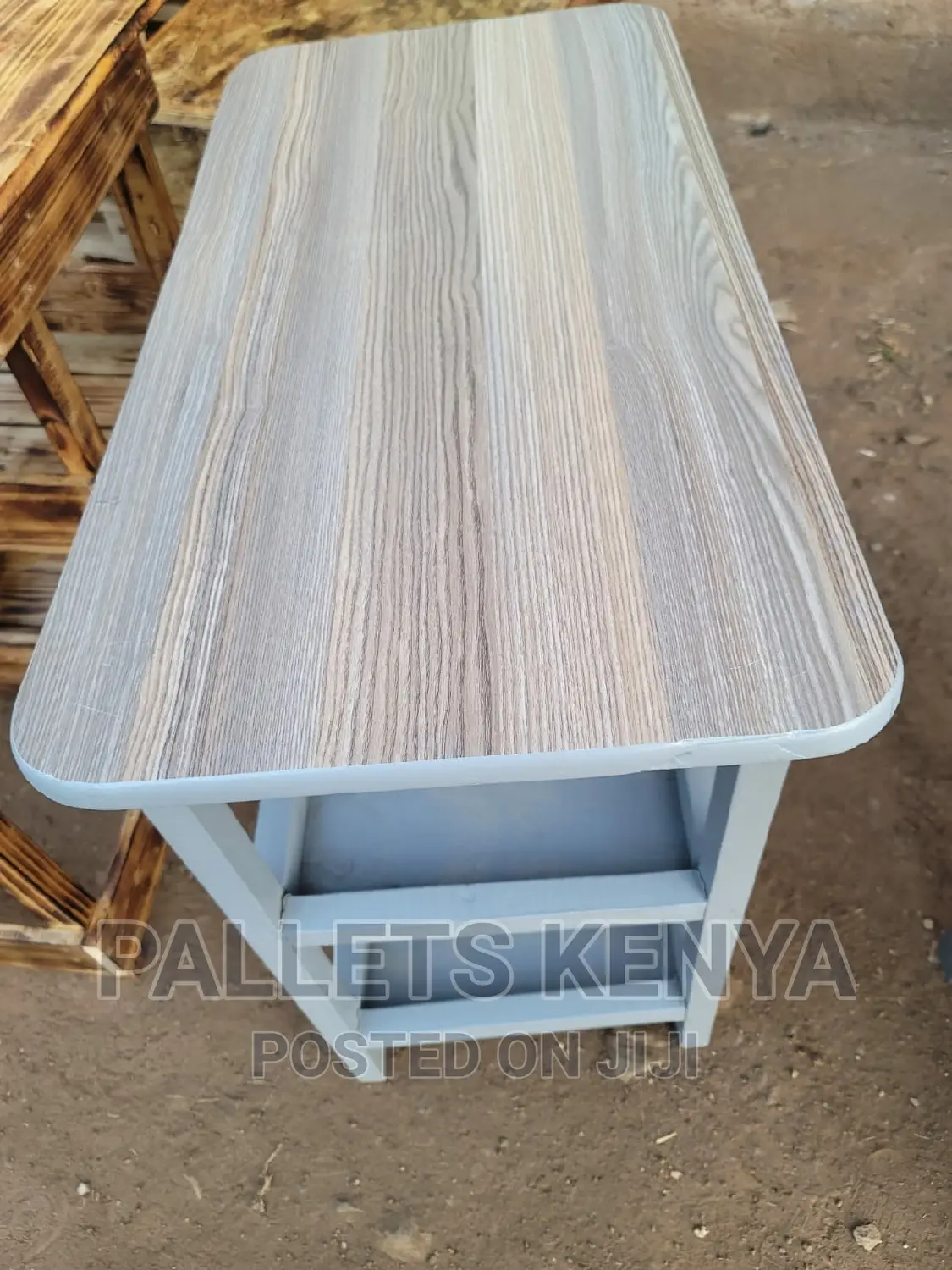 Kitchen Table- (Sbv)
