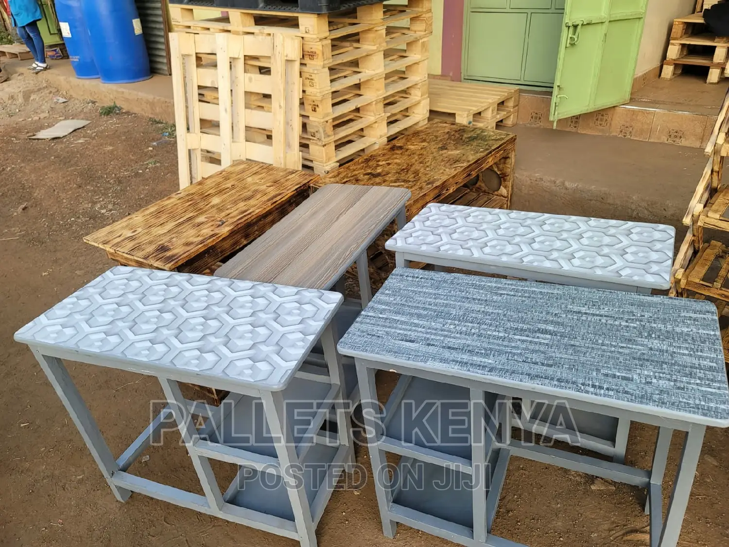 Kitchen Table- (Sbv)