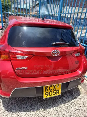 Toyota Auris 2012 Red