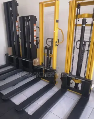 Stacker -3 Tonnes