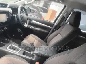 Toyota Hilux 2016 Black