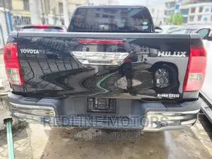 Toyota Hilux 2016 Black