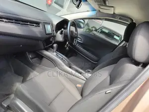 Honda Vezel 2017 Gold