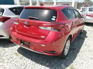 Toyota Auris 2016 Burgundy