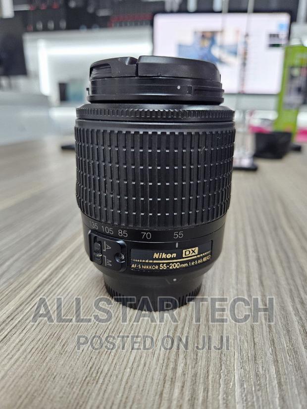 Nikon AF-S DX Zoom-Nikkor 55-200mm Lens