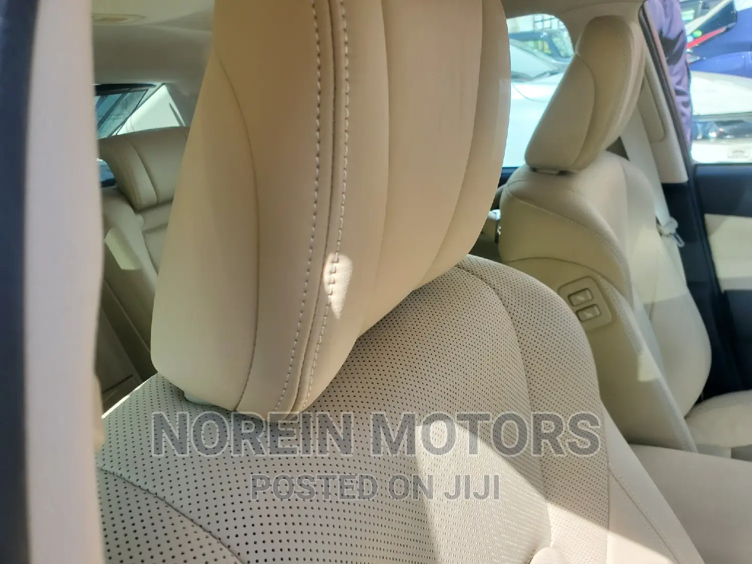 Toyota Crown 2016 Silver