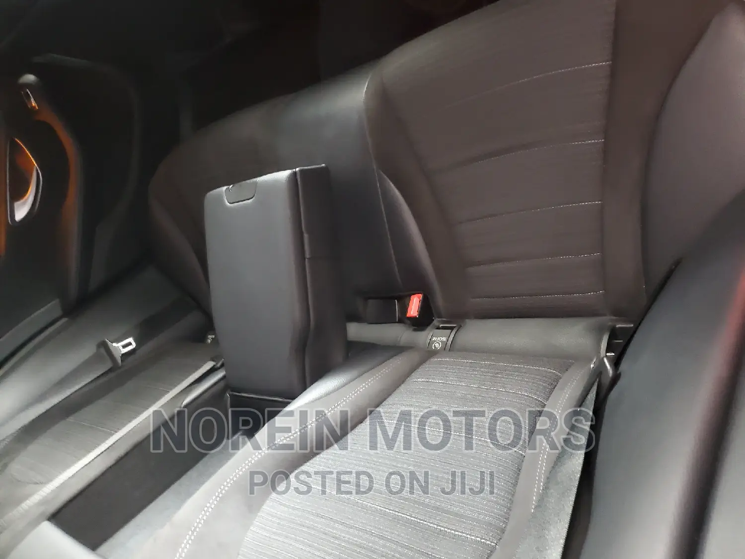 Mercedes-Benz C200 2016 Off white