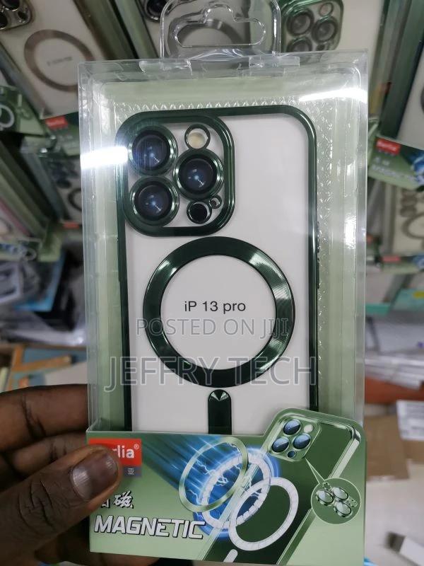 Hybrid Magsafe iPhone 13 Pro Case Green - main view