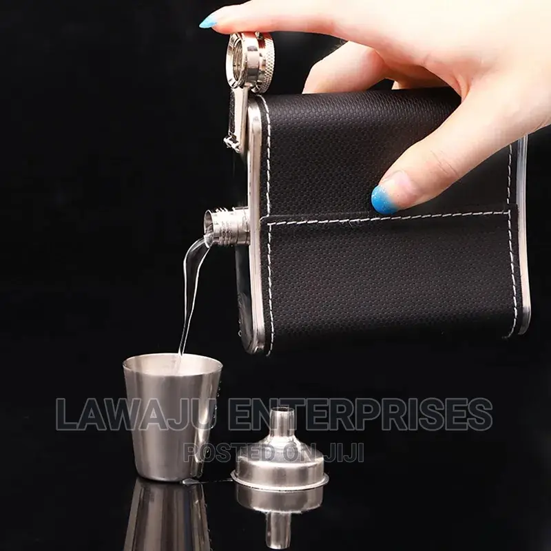 Hip Whisky Bottle + 2 Tot Bottles