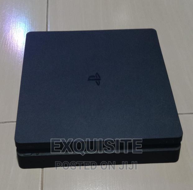 Playstation 4 Slim (Almost New) - thumbnail 2