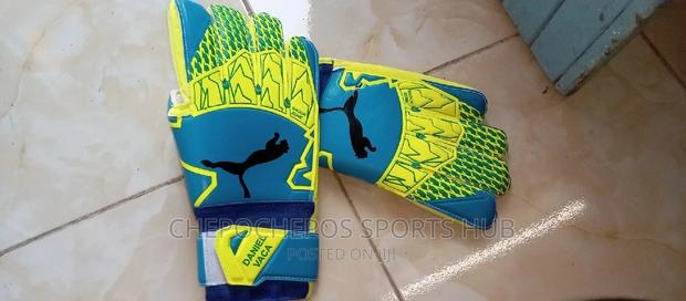 Quality Imported Goalkeeper Gloves - thumbnail 3