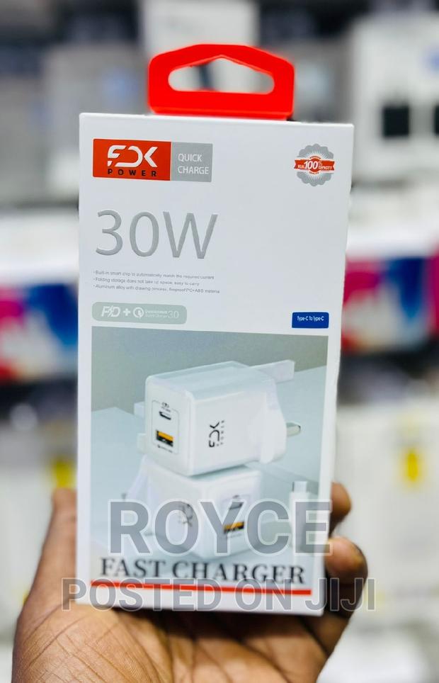 30W Fast Charger - main view