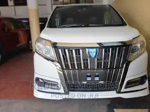 Toyota Esquire 2017 White