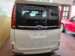 Toyota Esquire 2017 White