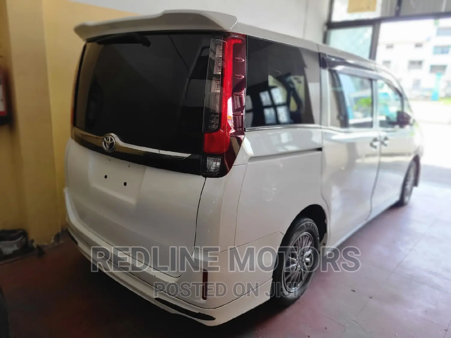 Toyota Esquire 2017 White