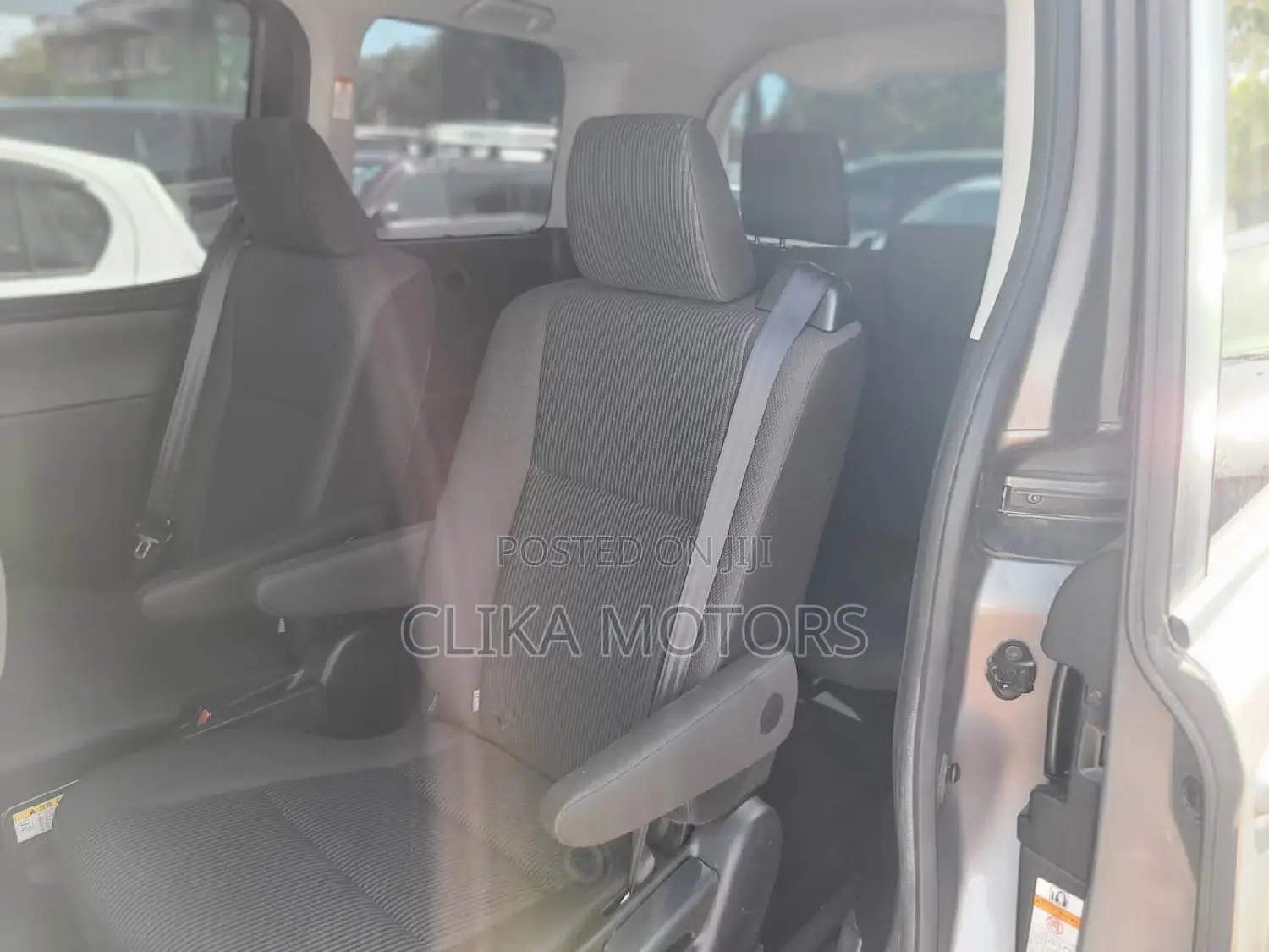 Toyota Noah 2016 Silver