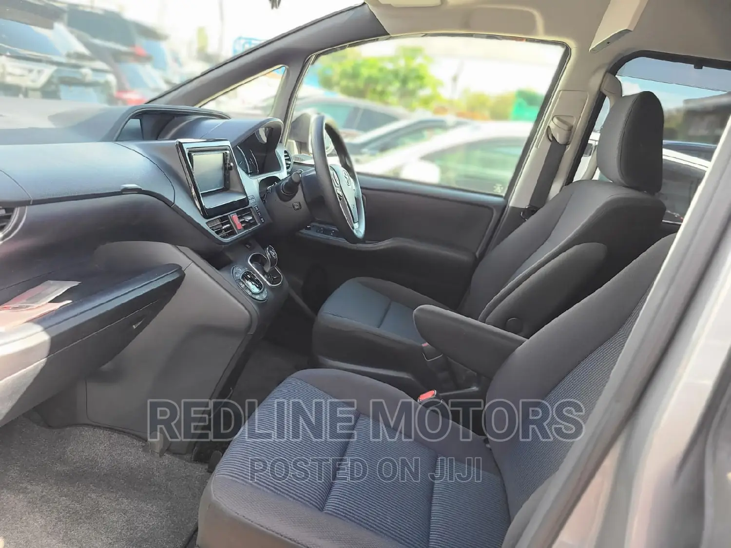Toyota Noah 2016 Silver