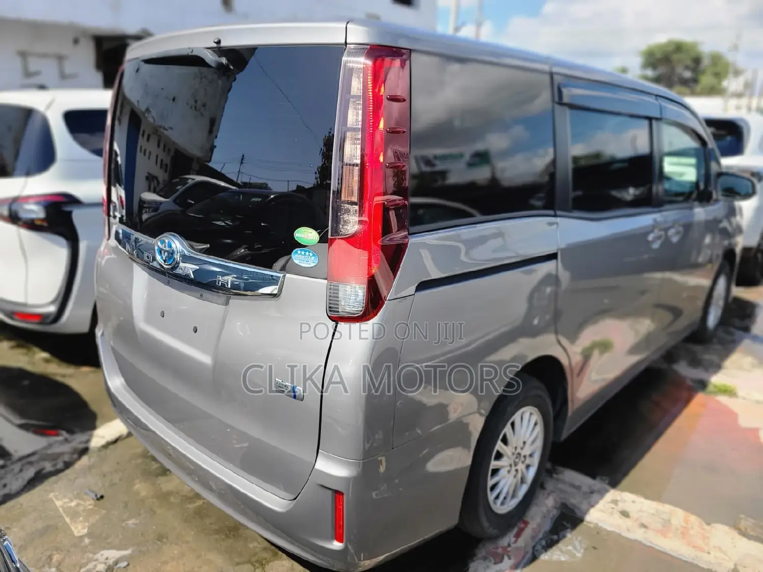 Toyota Noah 2016 Silver