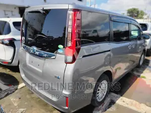 Toyota Noah 2016 Silver