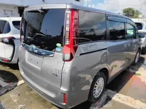 Toyota Noah 2016 Silver