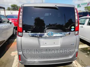 Toyota Noah 2016 Silver