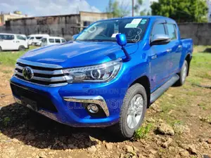 Toyota Hilux 2016 Blue