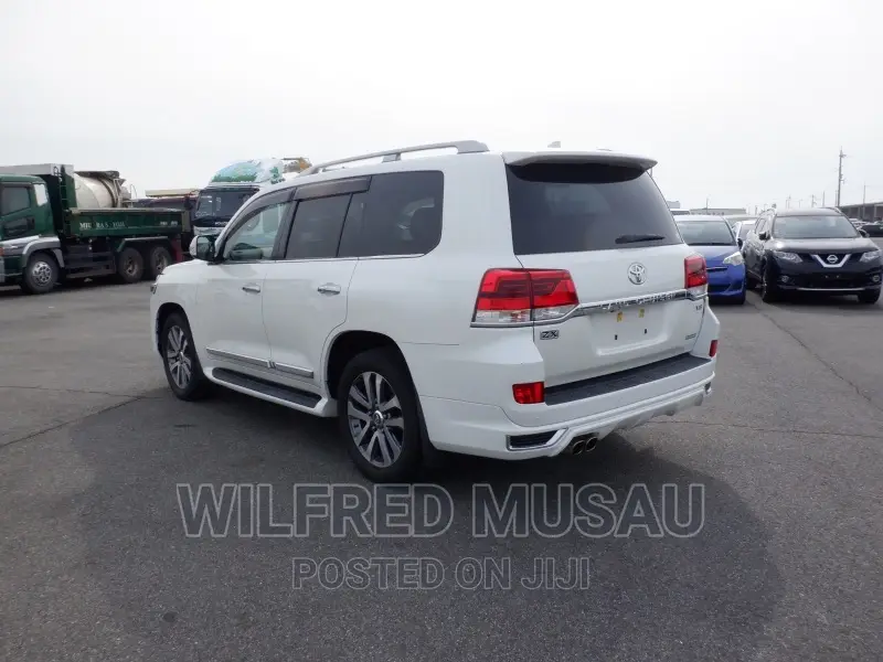 Toyota Land Cruiser 4.6 V8 ZX 2016 White