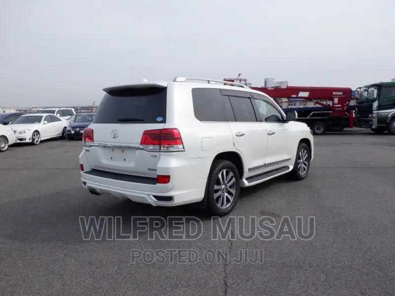 Toyota Land Cruiser 4.6 V8 ZX 2016 White