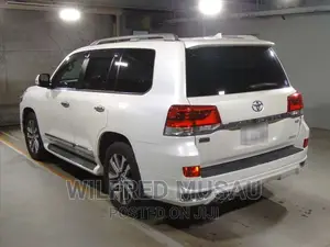Toyota Land Cruiser 4.6 V8 ZX 2016 White
