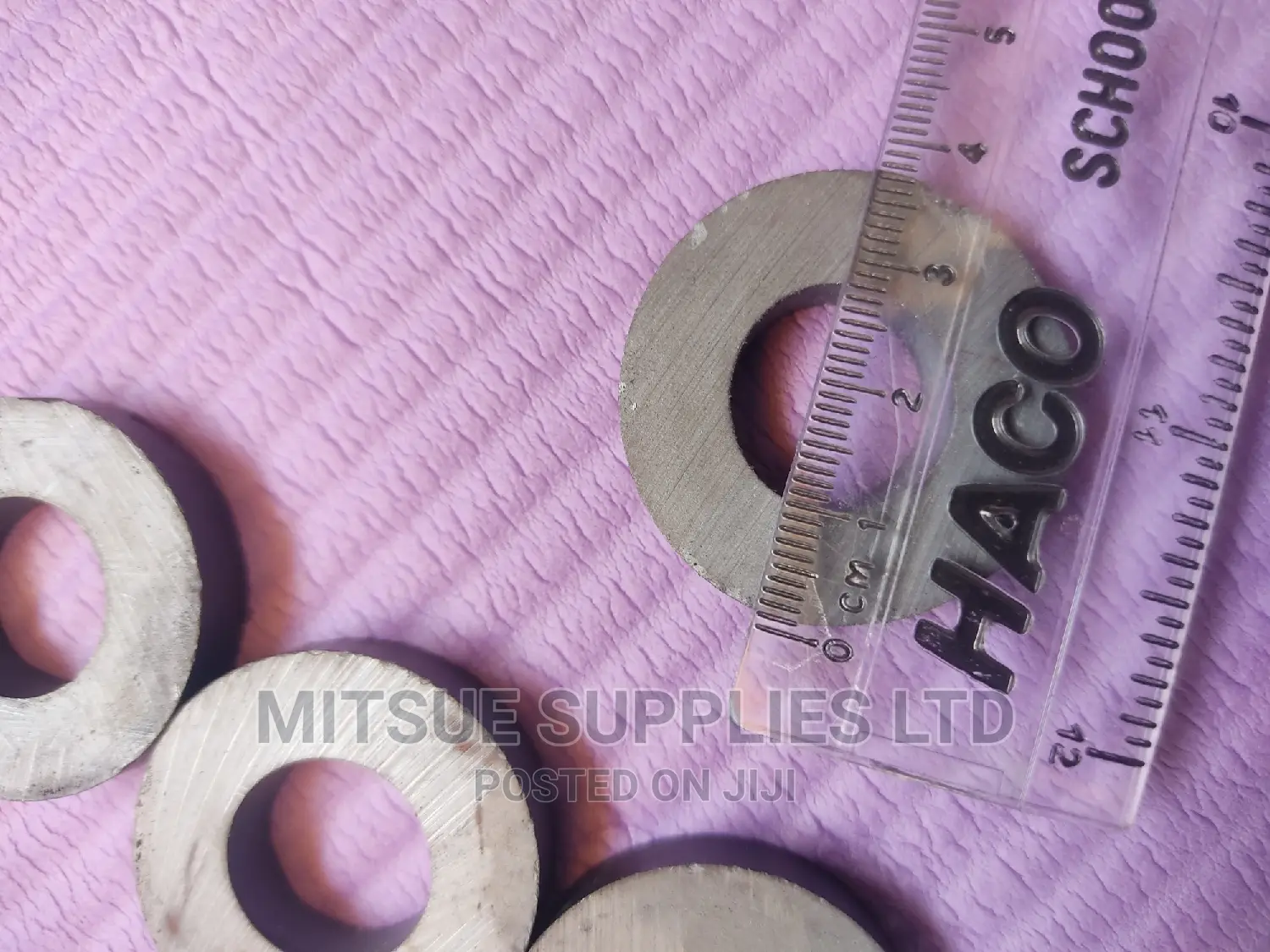 A Set of 4 Circular Magnet With Hole