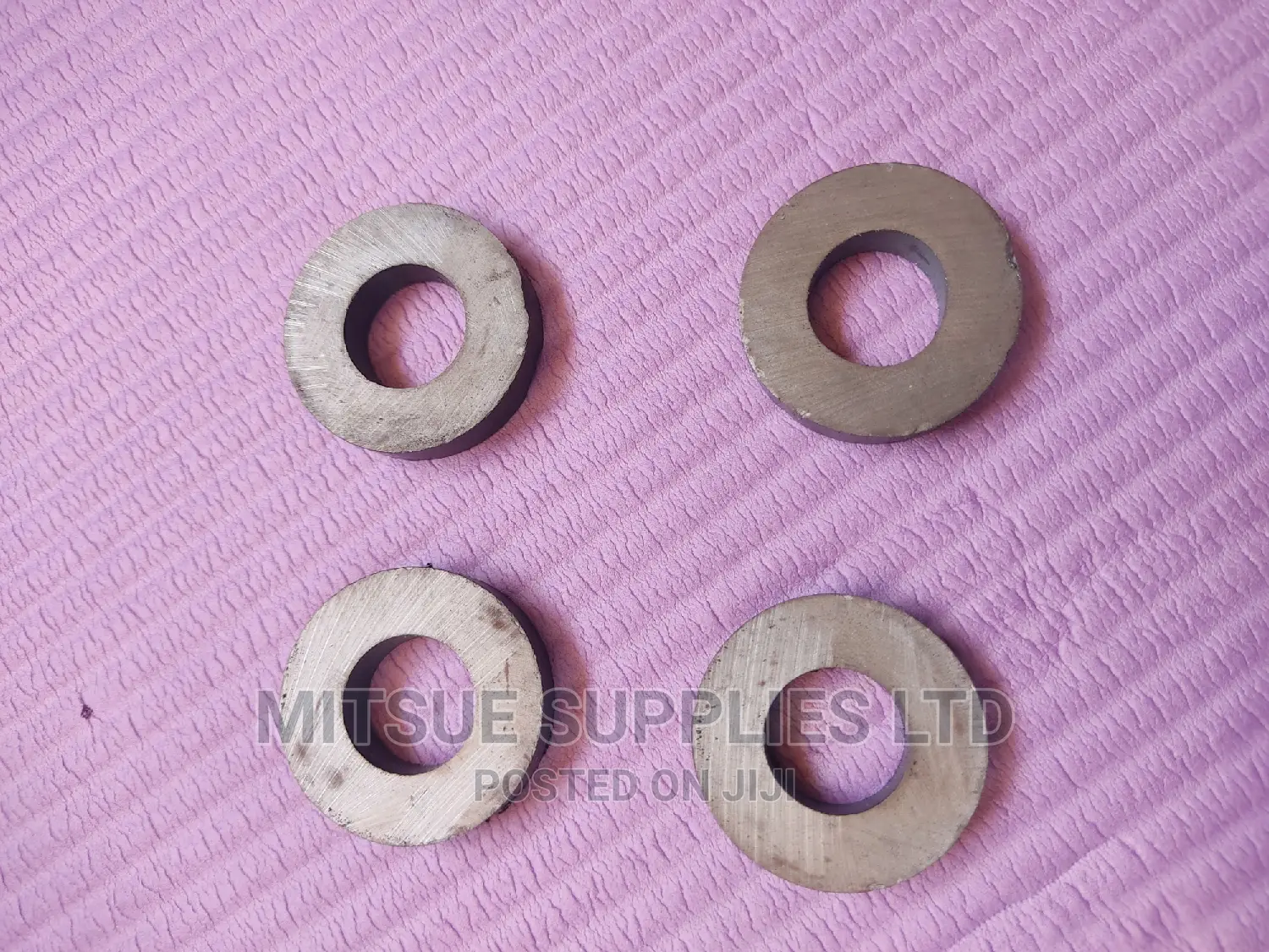 A Set of 4 Circular Magnet With Hole