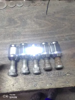 NT30 Hub Stands+Nuts