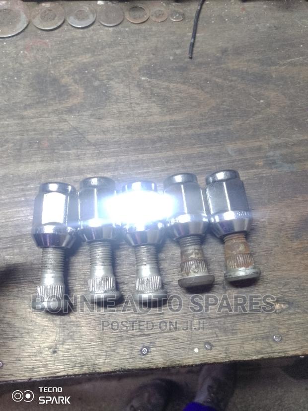 NT30 Hub Stands+Nuts - main view